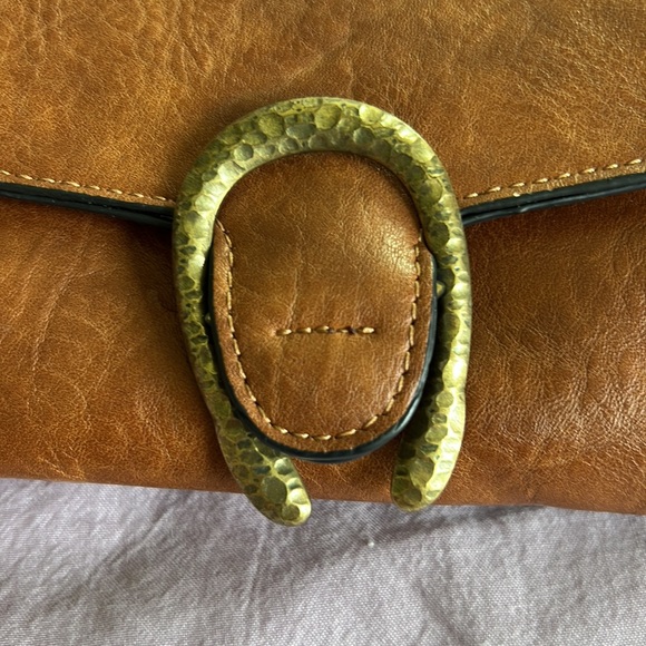 Crossbody - Picture 4 of 4